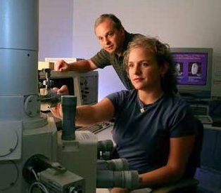 Ayers and Loflin scanning microscopic monazite crystals (Credit: Vanderbilt University)